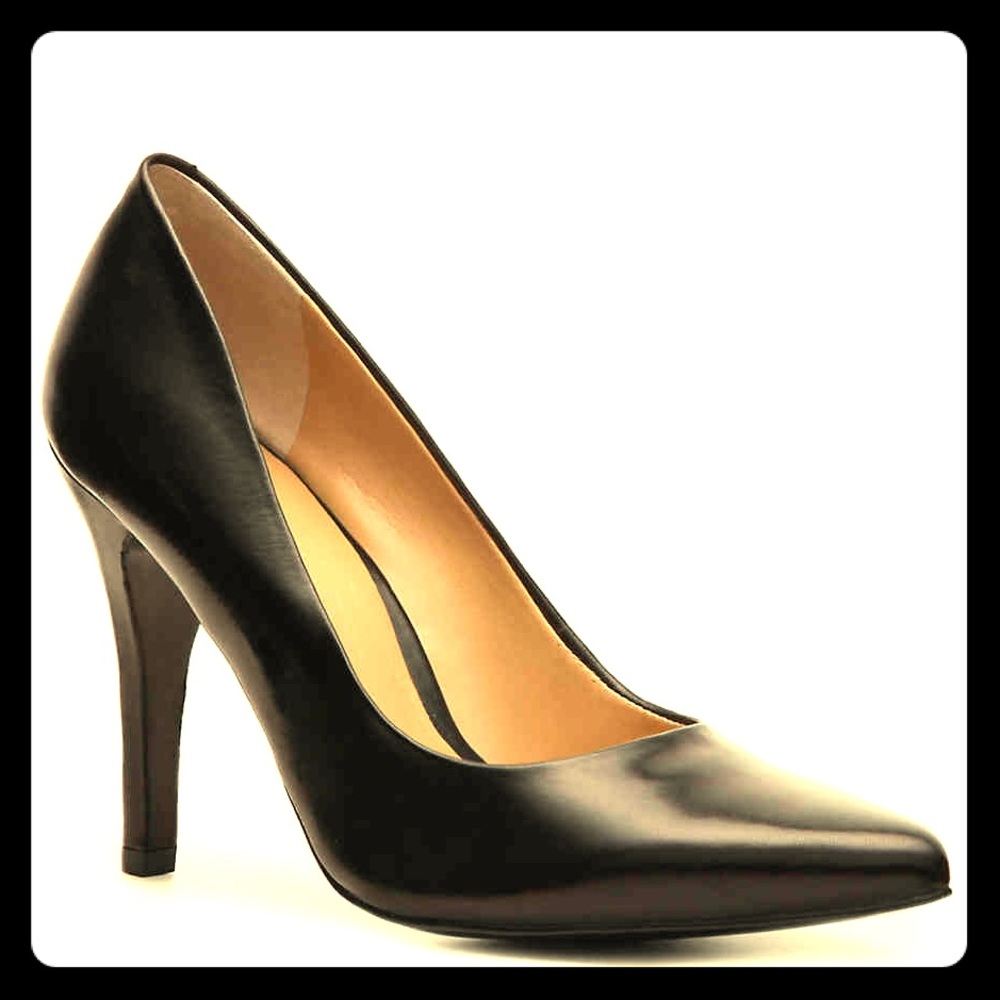 Gwendle Leather Pump - SZ 8